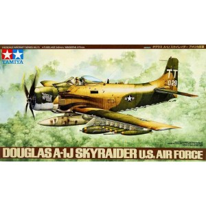 Tamiya 61073 A-1J Skyraider U. S. Air Force
